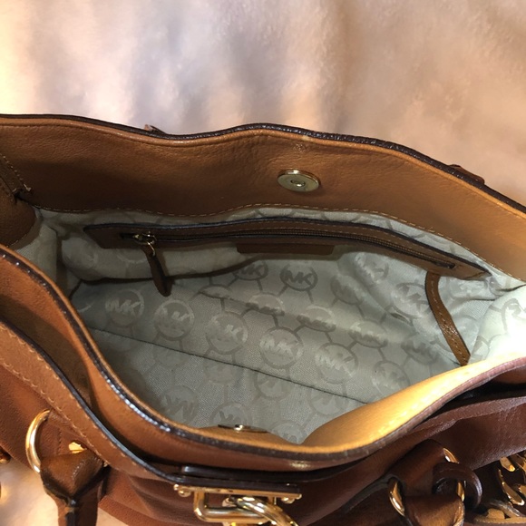 Michael Kors Authentic Handbag - Picture 4 of 7